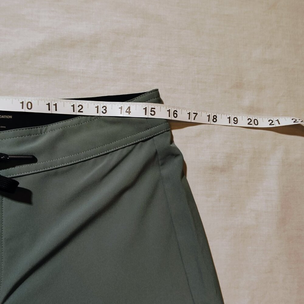TYR Men's 32 Boardshorts NWT - Picture 3 of 7